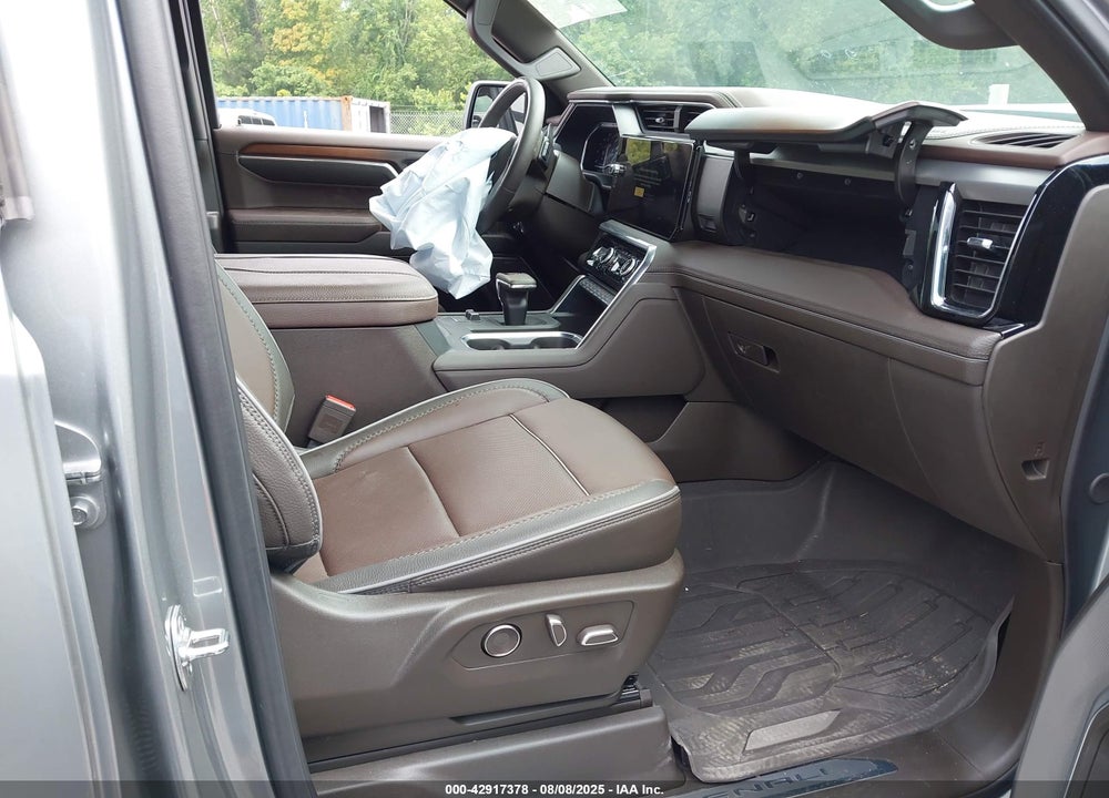 2025 GMC SIERRA 1500 4WD SHORT BOX DENALI VIN: 1GTUUGE82SZ100130