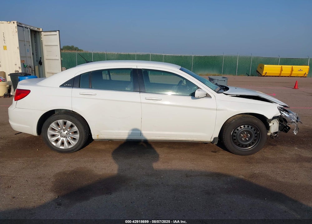 2014 CHRYSLER 200 VIN: 1C3CCBAB2EN204555