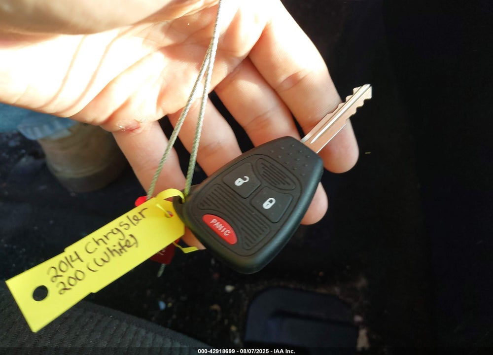 2014 CHRYSLER 200 VIN: 1C3CCBAB2EN204555