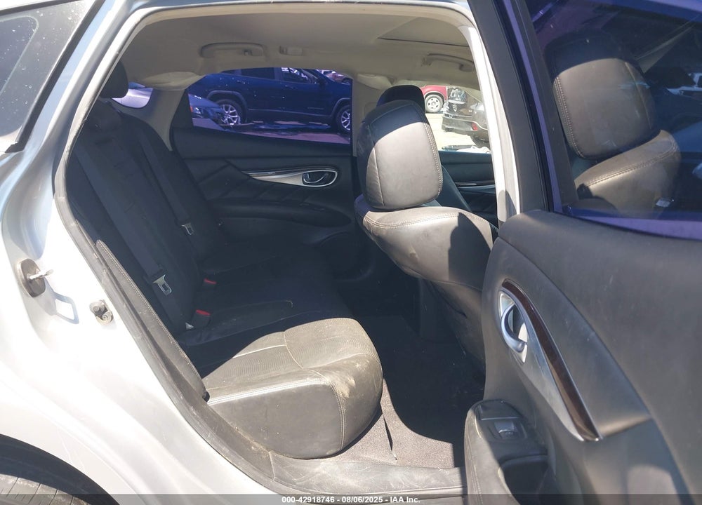 2018 INFINITI Q70 VIN: JN1BY1AR7JM220575