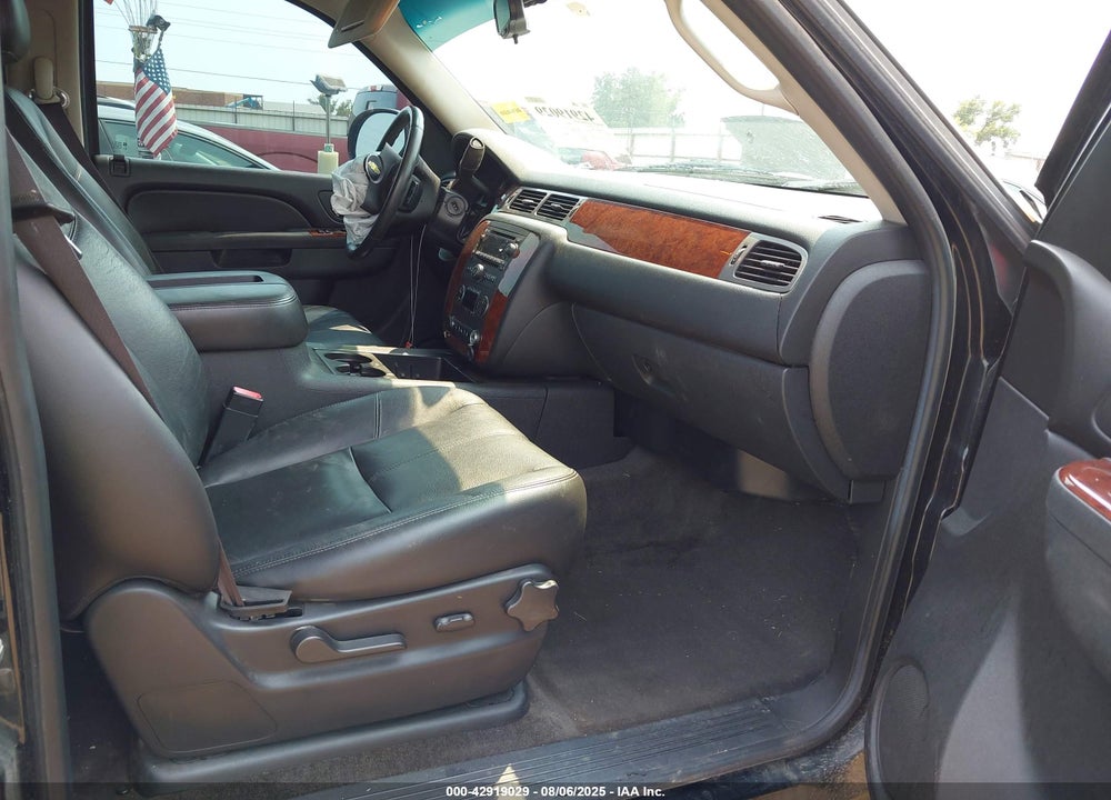 2011 CHEVROLET TAHOE VIN: 1GNSKBE02BR321356