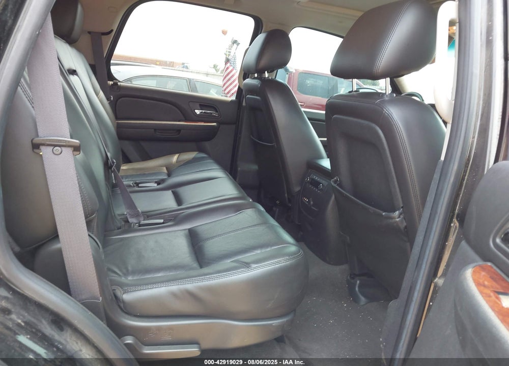 2011 CHEVROLET TAHOE VIN: 1GNSKBE02BR321356
