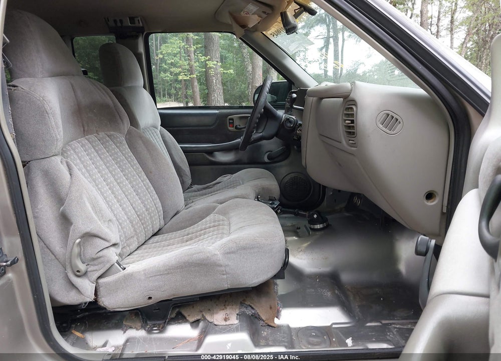 1999 CHEVROLET S-10 LS VIN: 1GCCS1948X8150811