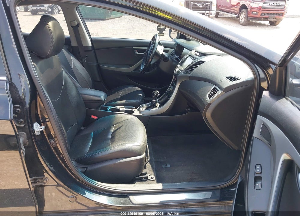 2014 HYUNDAI ELANTRA VIN: 5NPDH4AE7EH545215