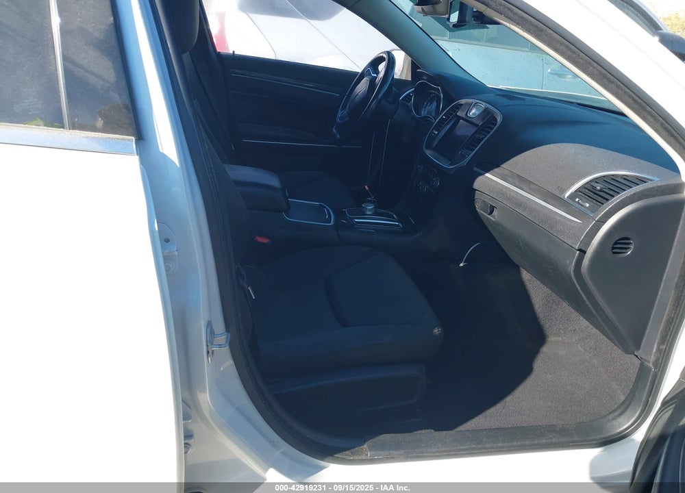 2021 CHRYSLER 300 TOURING VIN: 2C3CCAAG3MH516235