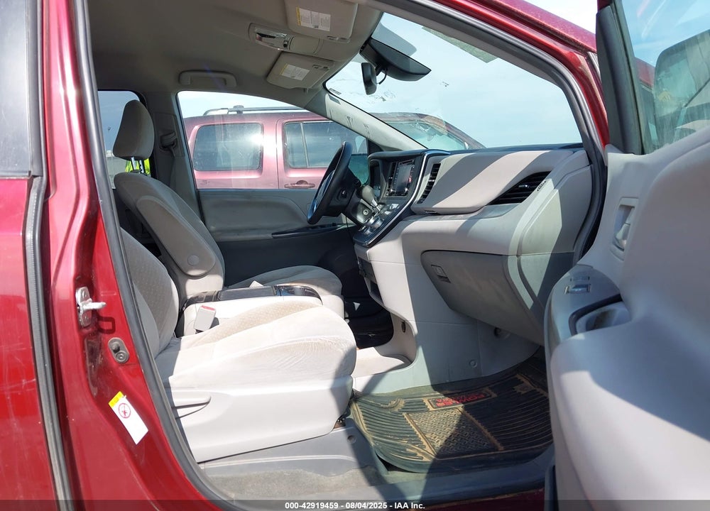 2018 TOYOTA SIENNA LE 8 PASSENGER VIN: 5TDKZ3DC9JS908806