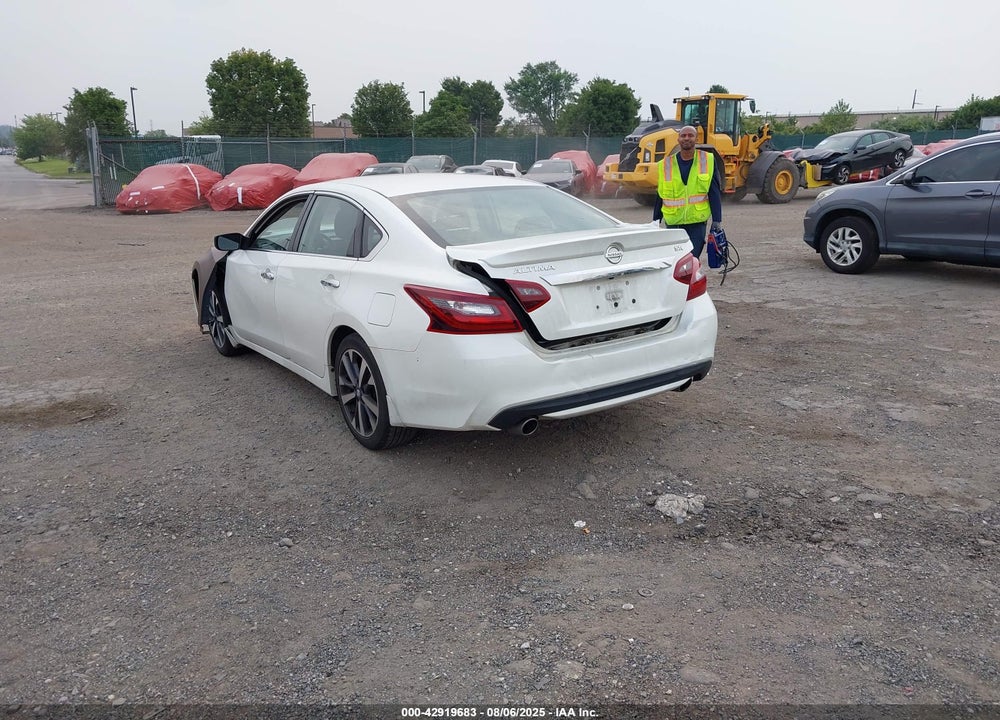 2017 NISSAN ALTIMA VIN: 1N4AL3AP9HC257926