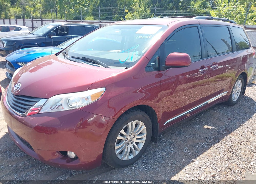 2013 TOYOTA SIENNA XLE V6 8 PASSENGER VIN: 5TDYK3DC6DS329842