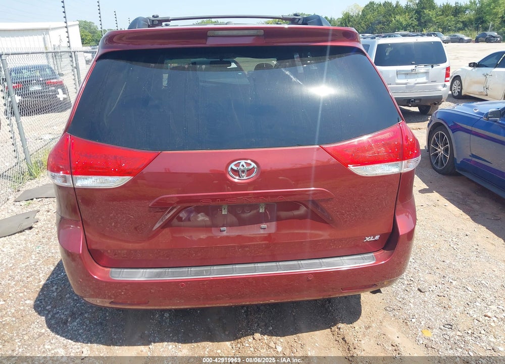2013 TOYOTA SIENNA XLE V6 8 PASSENGER VIN: 5TDYK3DC6DS329842