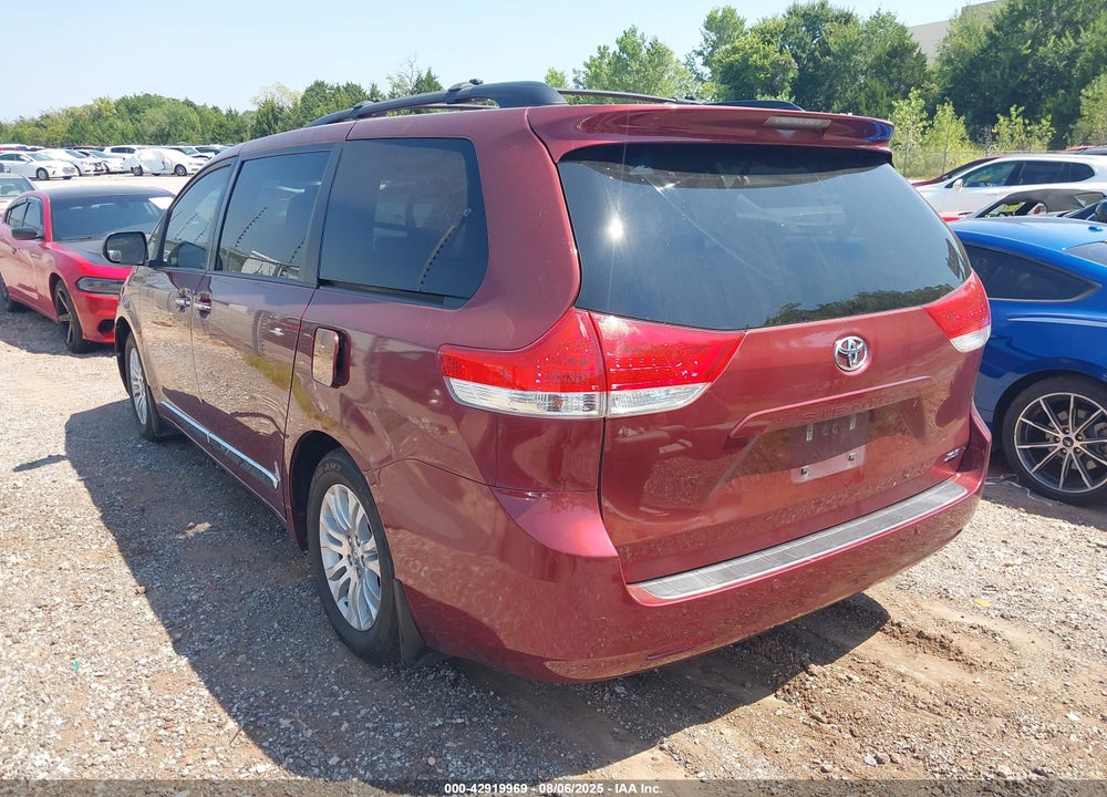 2013 TOYOTA SIENNA XLE V6 8 PASSENGER VIN: 5TDYK3DC6DS329842