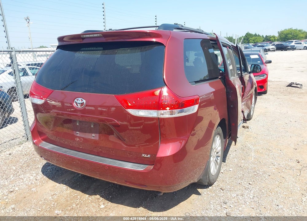 2013 TOYOTA SIENNA XLE V6 8 PASSENGER VIN: 5TDYK3DC6DS329842