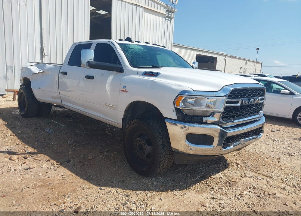2022 RAM 3500 TRADESMAN  4X4 8' BOX VIN: 3C63RRGL6NG117311