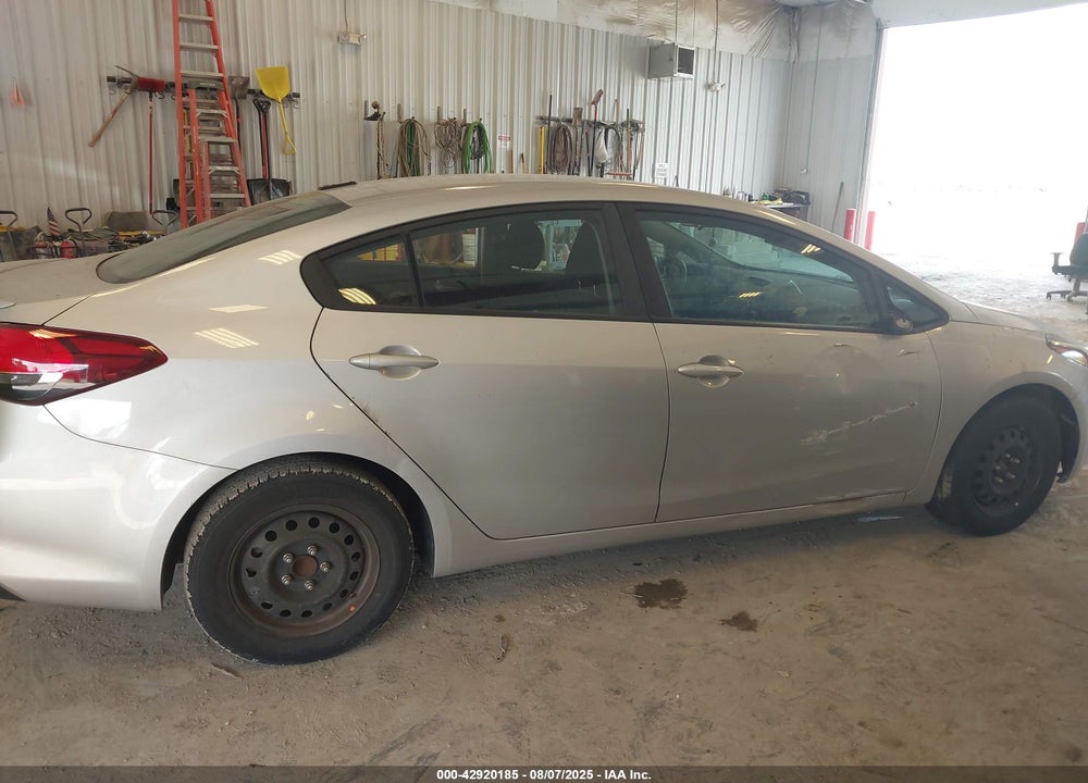 2018 KIA FORTE VIN: 3KPFK4A75JE228205