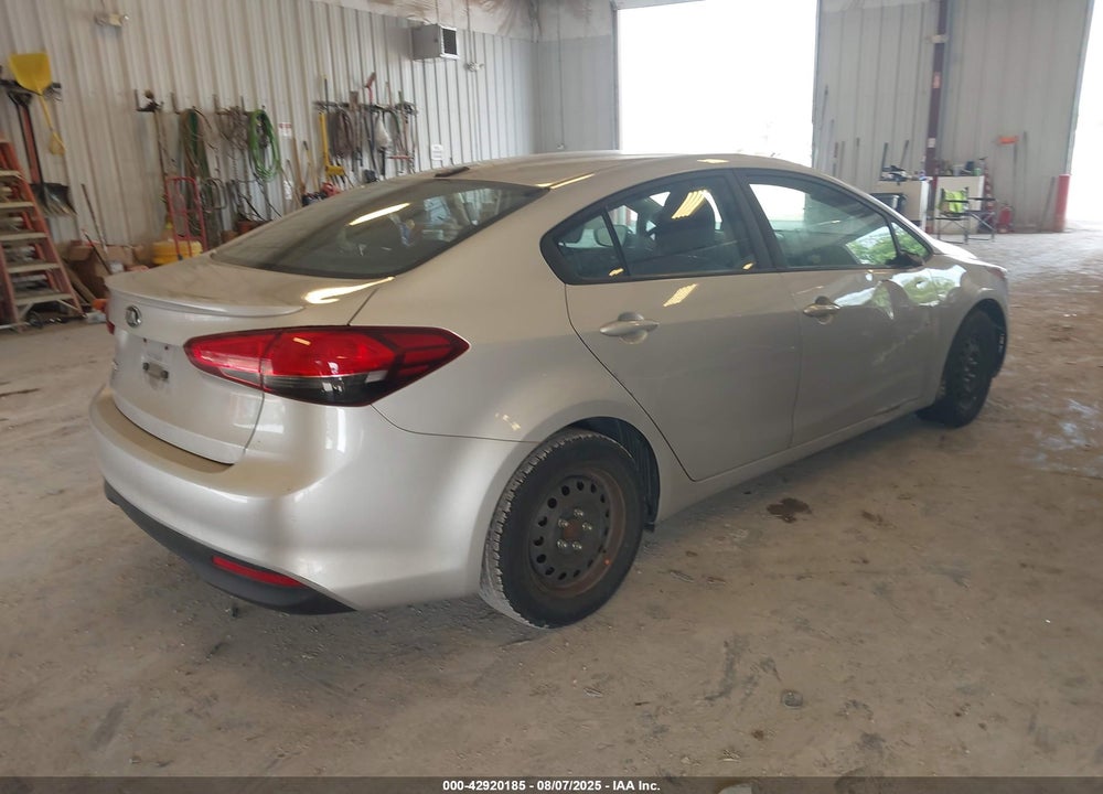 2018 KIA FORTE VIN: 3KPFK4A75JE228205