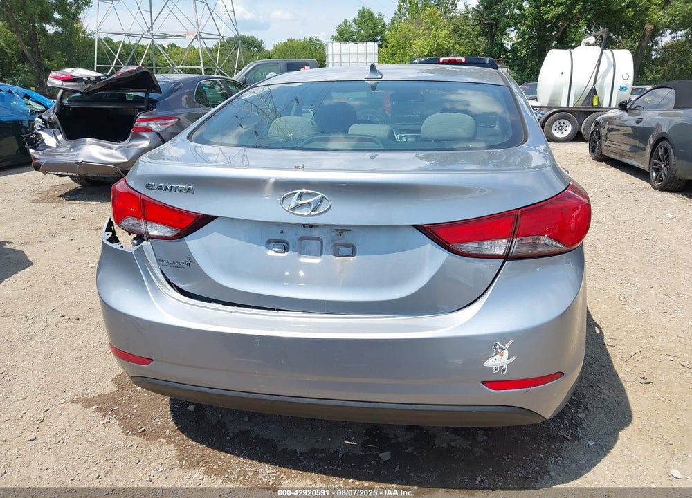 2015 HYUNDAI ELANTRA VIN: 5NPDH4AE3FH570579