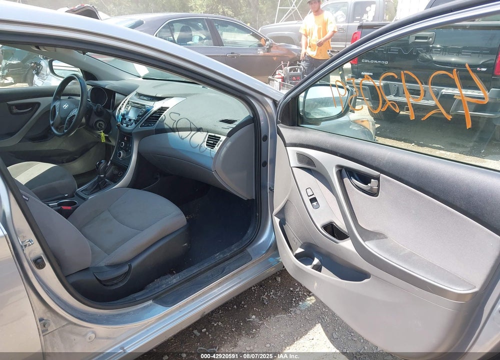2015 HYUNDAI ELANTRA VIN: 5NPDH4AE3FH570579