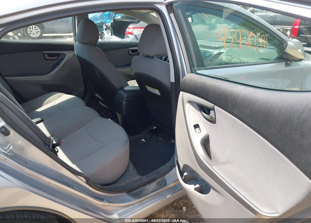 2015 HYUNDAI ELANTRA VIN: 5NPDH4AE3FH570579