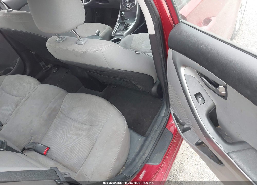 2016 HYUNDAI ELANTRA VIN: 5NPDH4AE6GH698669