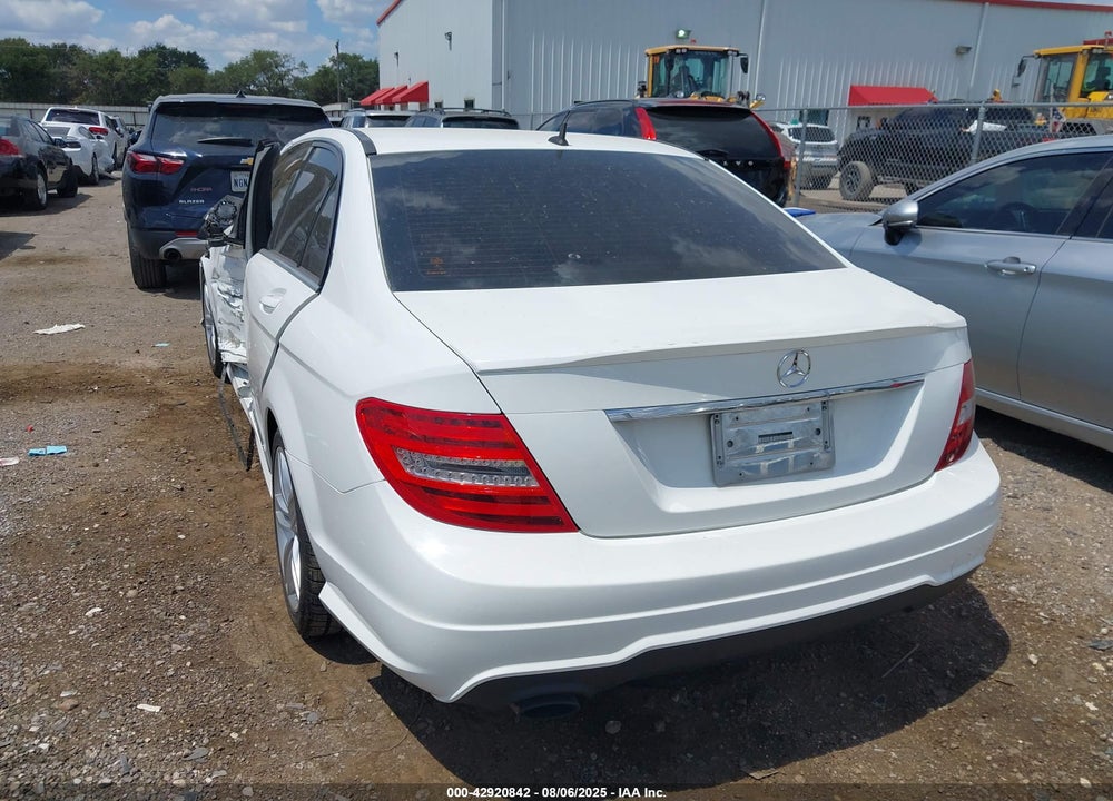 2013 MERCEDES-BENZ C CLASS VIN: WDDGF4HB9DR280132