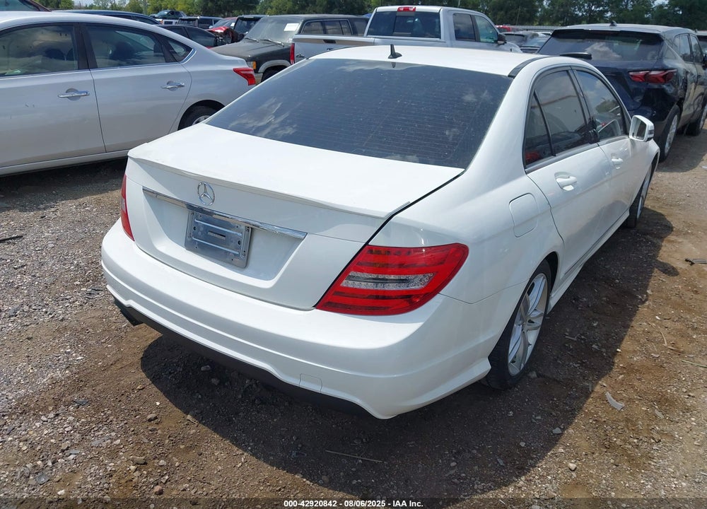 2013 MERCEDES-BENZ C CLASS VIN: WDDGF4HB9DR280132