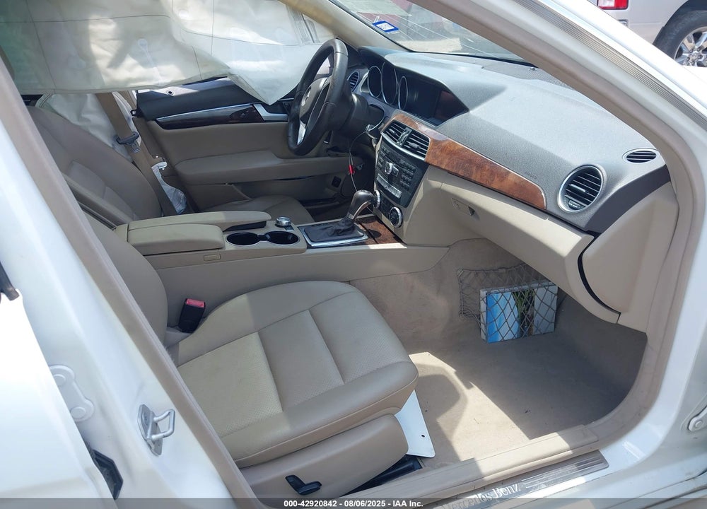 2013 MERCEDES-BENZ C CLASS VIN: WDDGF4HB9DR280132