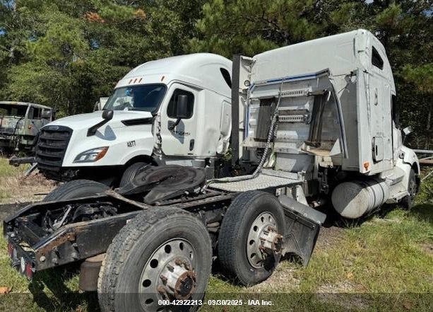 2020 KENWORTH T680 VIN: 1XKYDP9X8LJ346123