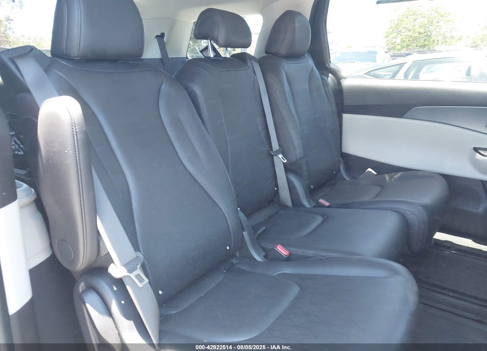 2024 KIA CARNIVAL MPV LX SEAT PACKAGE VIN: KNDNB4H30R6386452