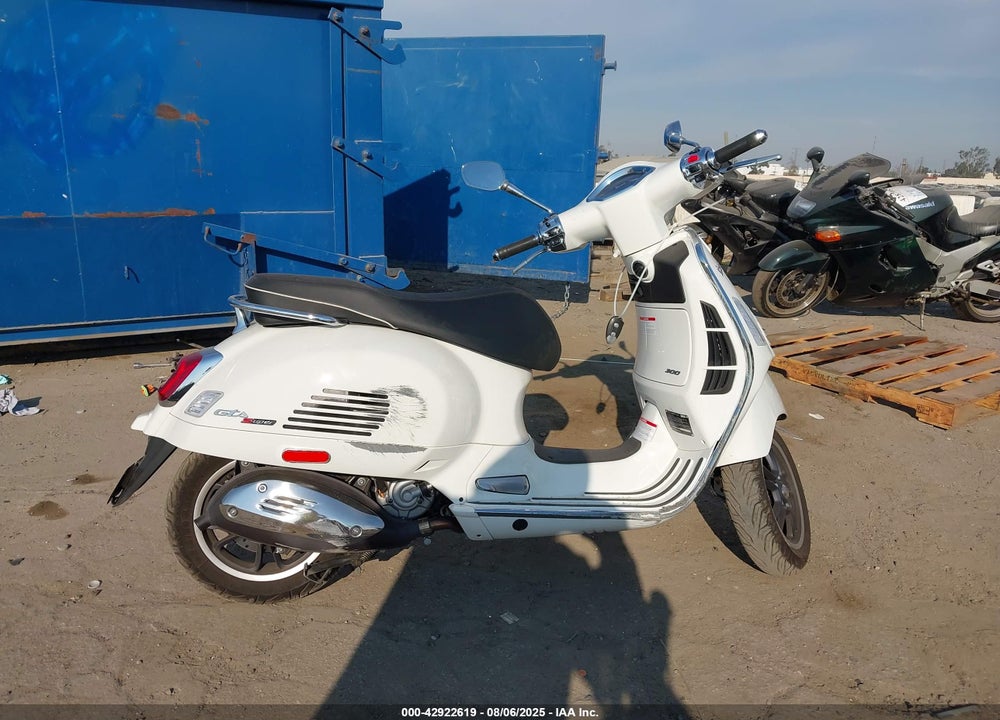 2023 VESPA GTS/SEI GIORNI 300 VIN: ZAPMD39MXP5100793
