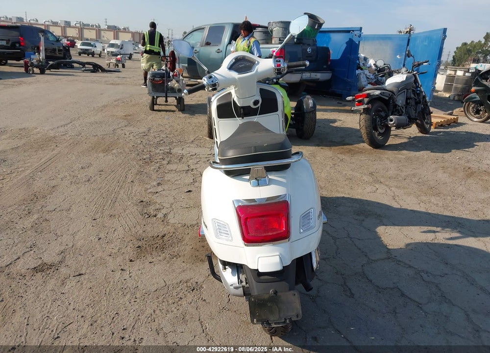 2023 VESPA GTS/SEI GIORNI 300 VIN: ZAPMD39MXP5100793