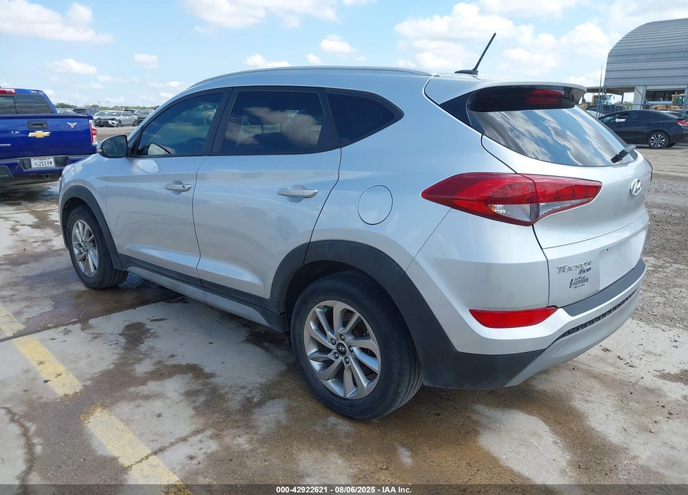 2017 HYUNDAI TUCSON VIN: KM8J33A25HU388680
