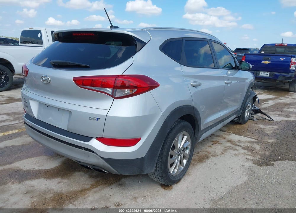 2017 HYUNDAI TUCSON VIN: KM8J33A25HU388680