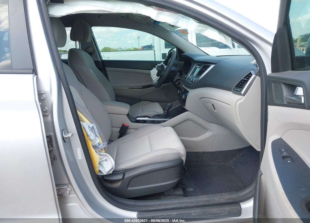 2017 HYUNDAI TUCSON VIN: KM8J33A25HU388680