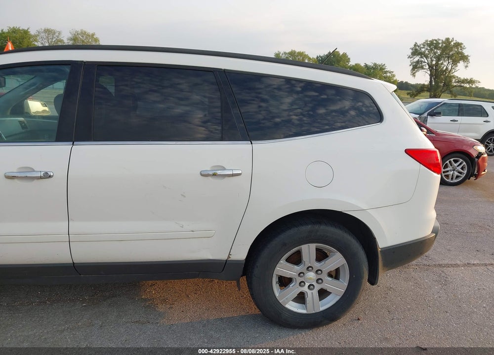 2011 CHEVROLET TRAVERSE VIN: 1GNKVJED4BJ217633