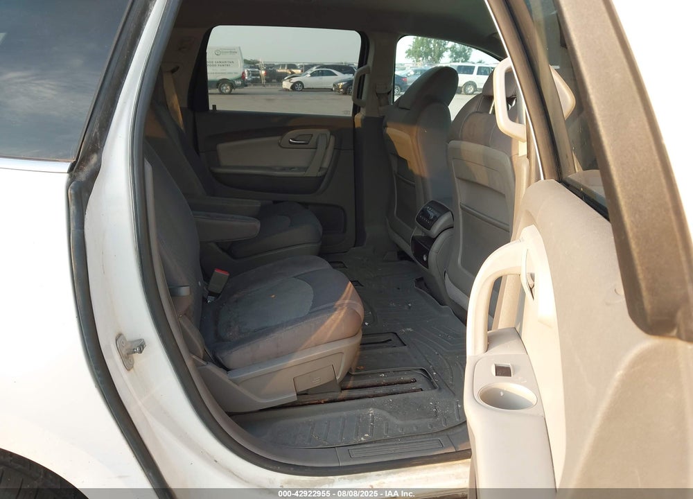 2011 CHEVROLET TRAVERSE VIN: 1GNKVJED4BJ217633