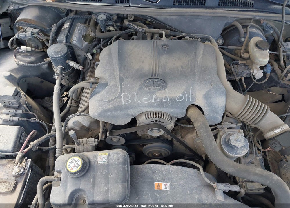 2001 FORD CROWN VICTORIA LX VIN: 2FAFP74W21X131372