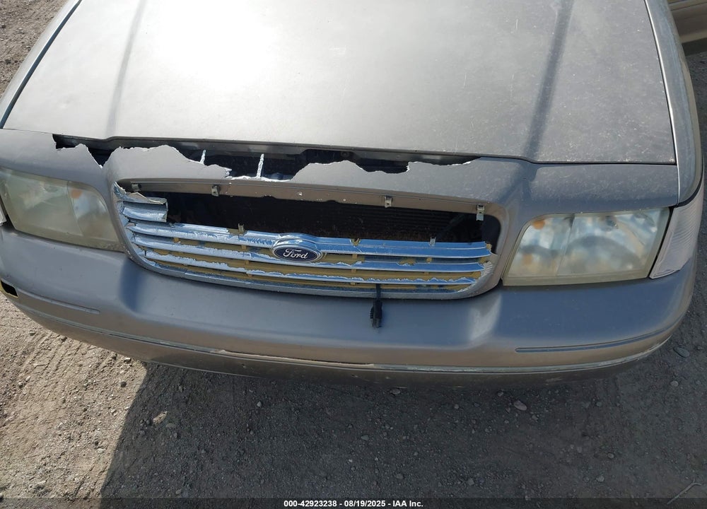 2001 FORD CROWN VICTORIA LX VIN: 2FAFP74W21X131372