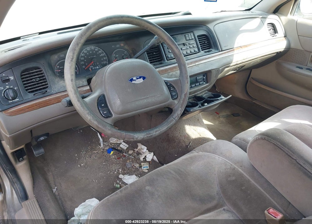 2001 FORD CROWN VICTORIA LX VIN: 2FAFP74W21X131372