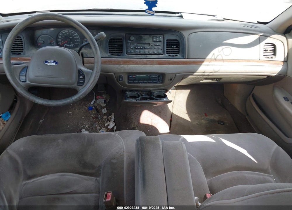 2001 FORD CROWN VICTORIA LX VIN: 2FAFP74W21X131372