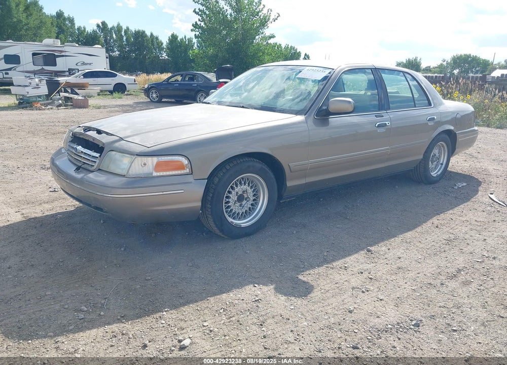 2001 FORD CROWN VICTORIA LX VIN: 2FAFP74W21X131372