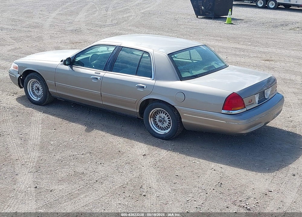 2001 FORD CROWN VICTORIA LX VIN: 2FAFP74W21X131372