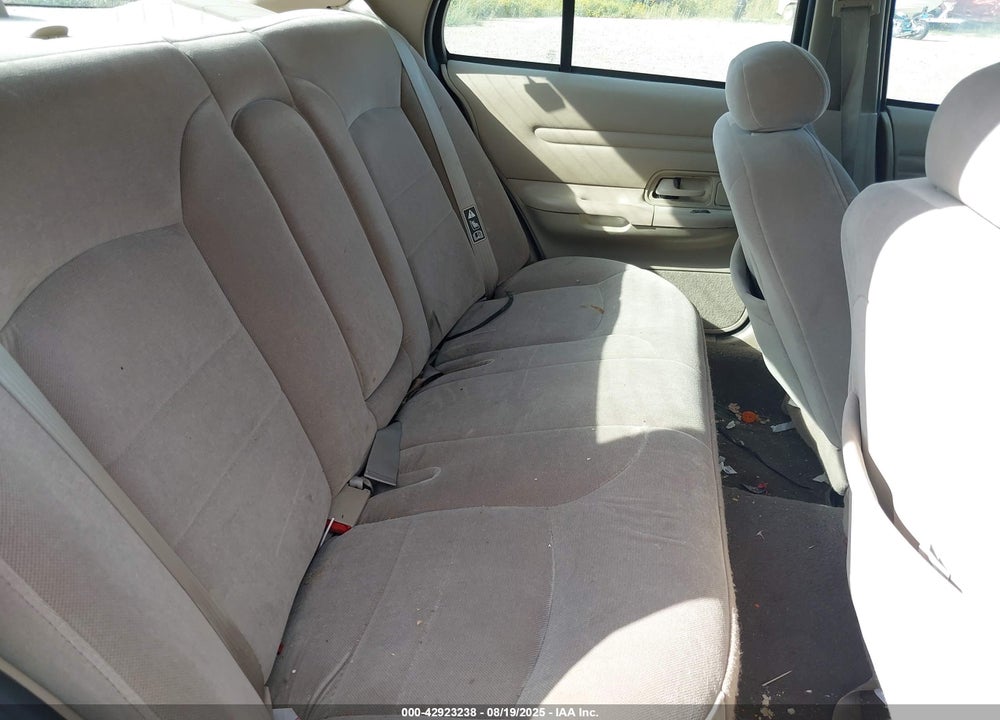 2001 FORD CROWN VICTORIA LX VIN: 2FAFP74W21X131372