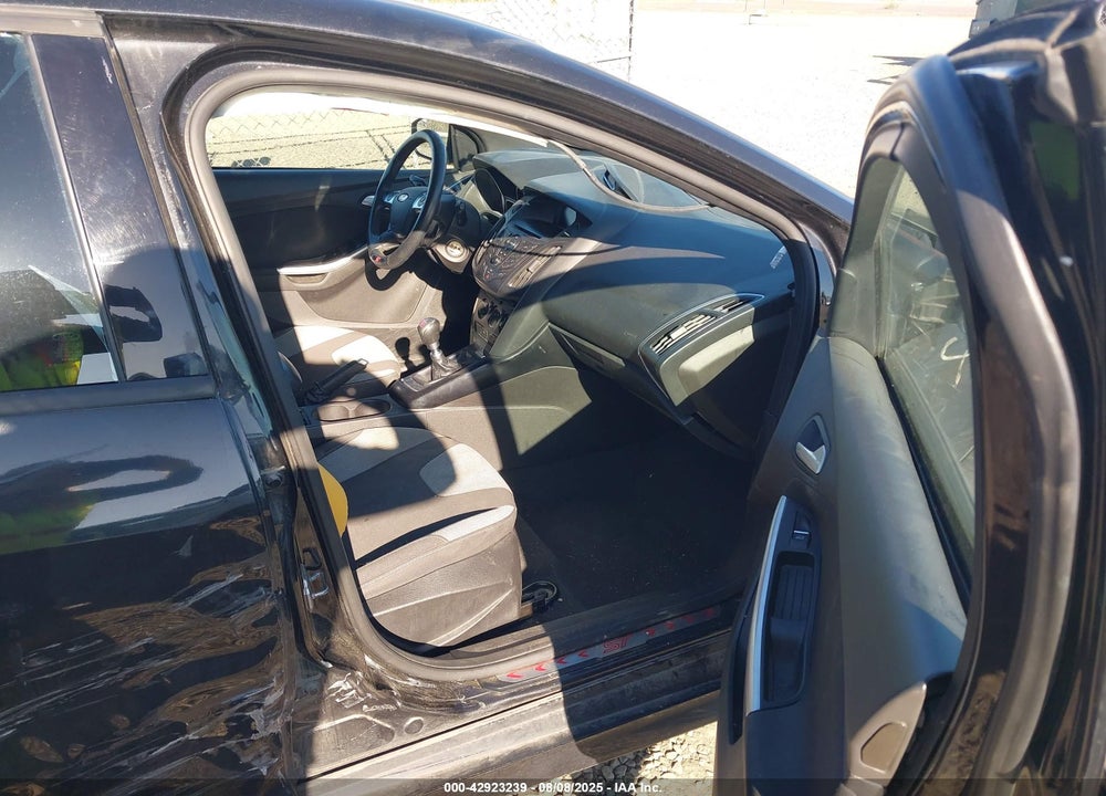 2013 FORD FOCUS VIN: 1FADP3L94DL244947