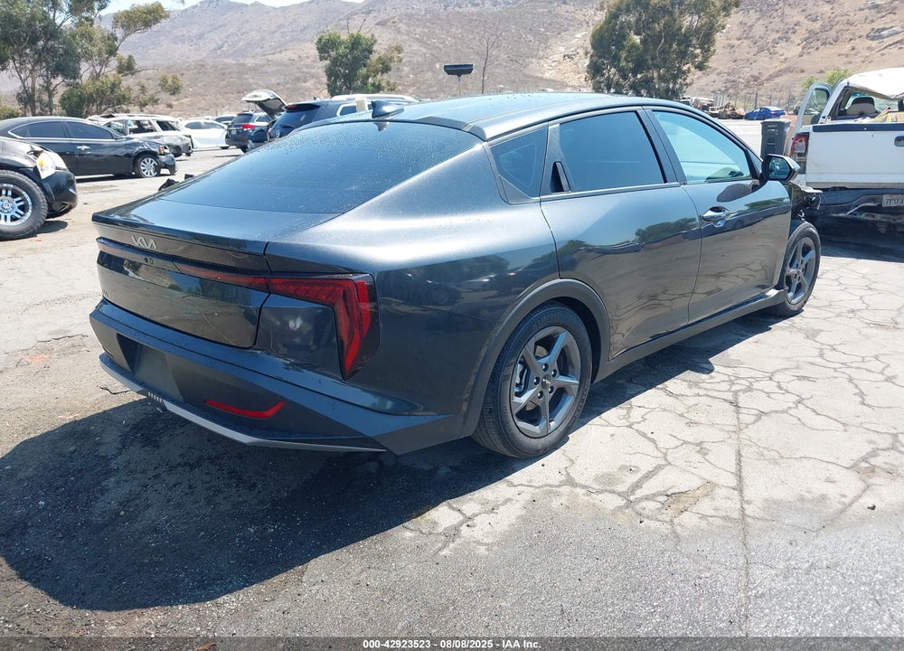 2025 KIA K4 LXS VIN: 3KPFT4DE8SE040223