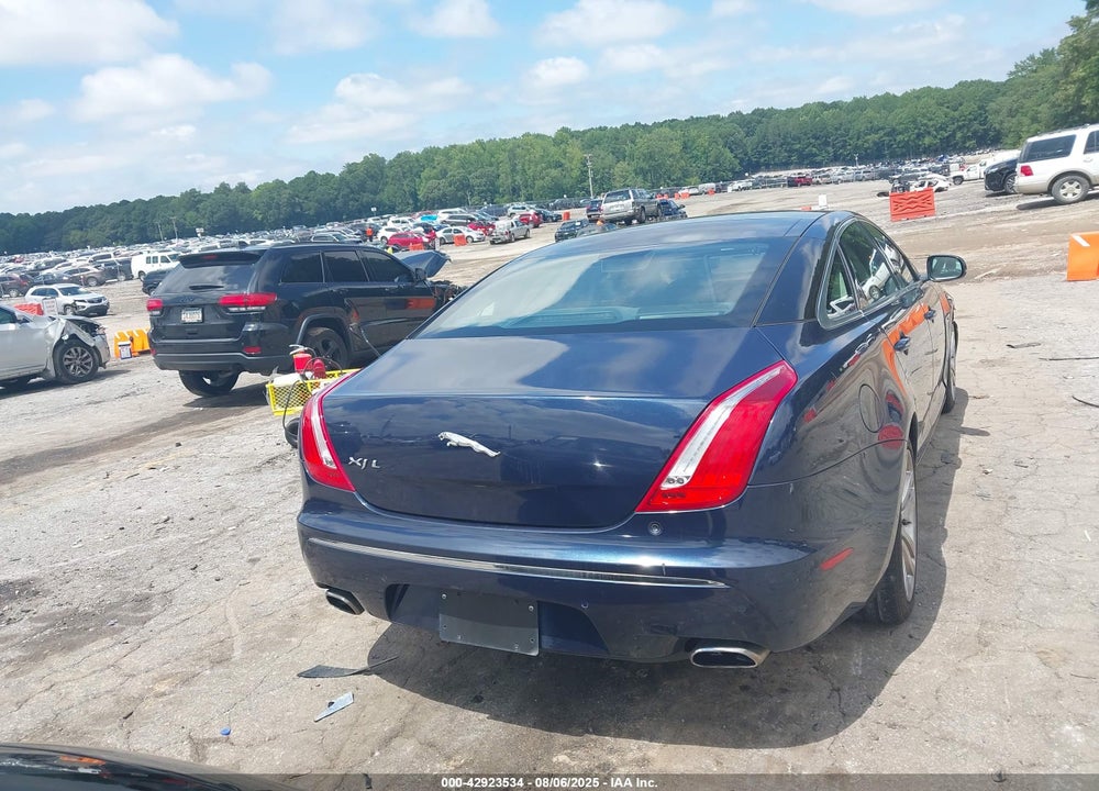 2011 JAGUAR XJ SERIES VIN: SAJWA2GB4BLV14124