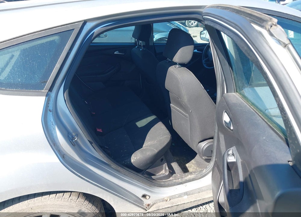 2015 FORD FOCUS VIN: 1FADP3K2XFL295361