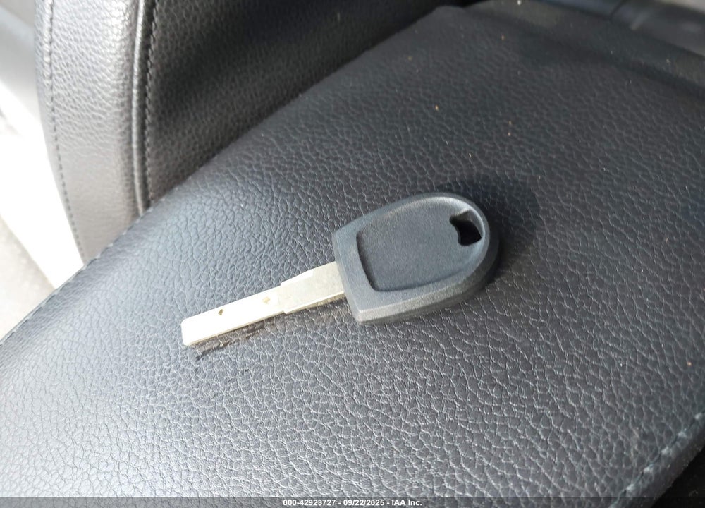 2010 VOLKSWAGEN JETTA VIN: 3VWRX7AJ8AM115847
