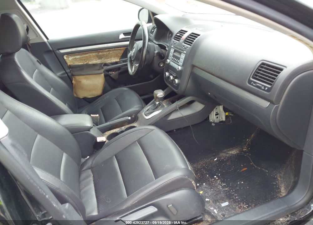 2010 VOLKSWAGEN JETTA VIN: 3VWRX7AJ8AM115847