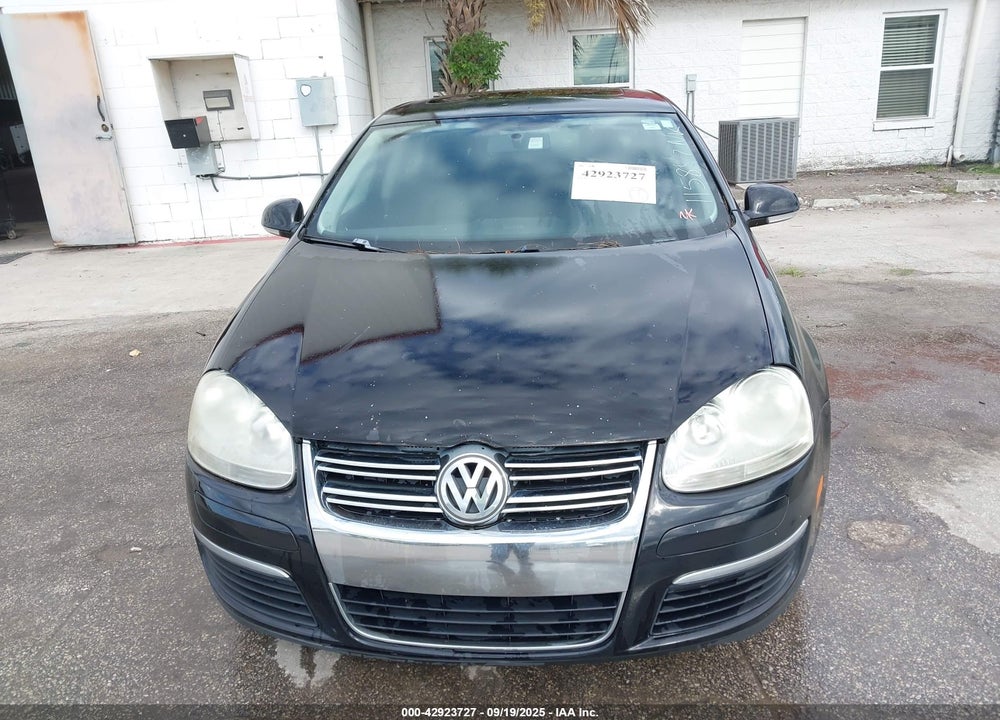 2010 VOLKSWAGEN JETTA VIN: 3VWRX7AJ8AM115847