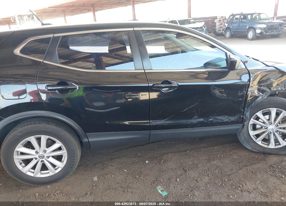 2017 NISSAN ROGUE SPORT VIN: JN1BJ1CPXHW000636
