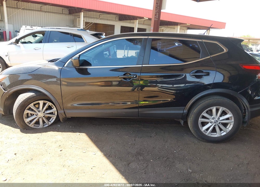 2017 NISSAN ROGUE SPORT VIN: JN1BJ1CPXHW000636
